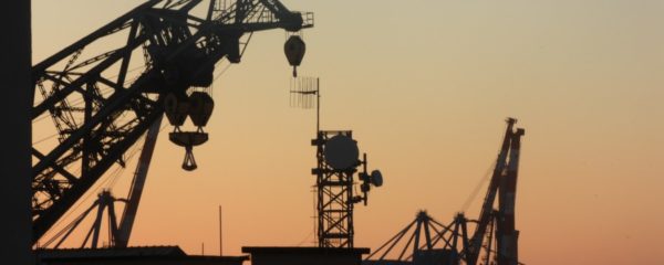 Une plateforme d'exploitation de pétrole offshore