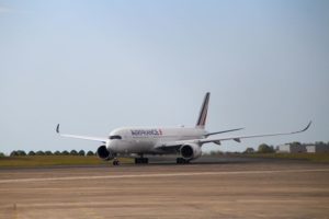 L'A350 lors de sa réception à l'aéroport Roissy-Charles de Gaulle