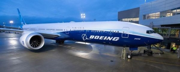 Un Boeing 777X sur le tarmac.